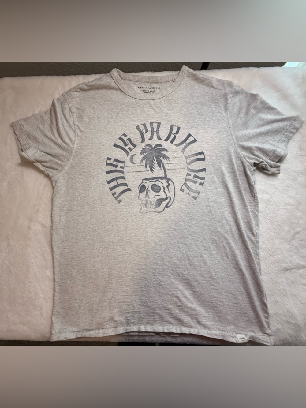 American Eagle Outfitters Light Gray Skull & Palm Graphic Tee size L
